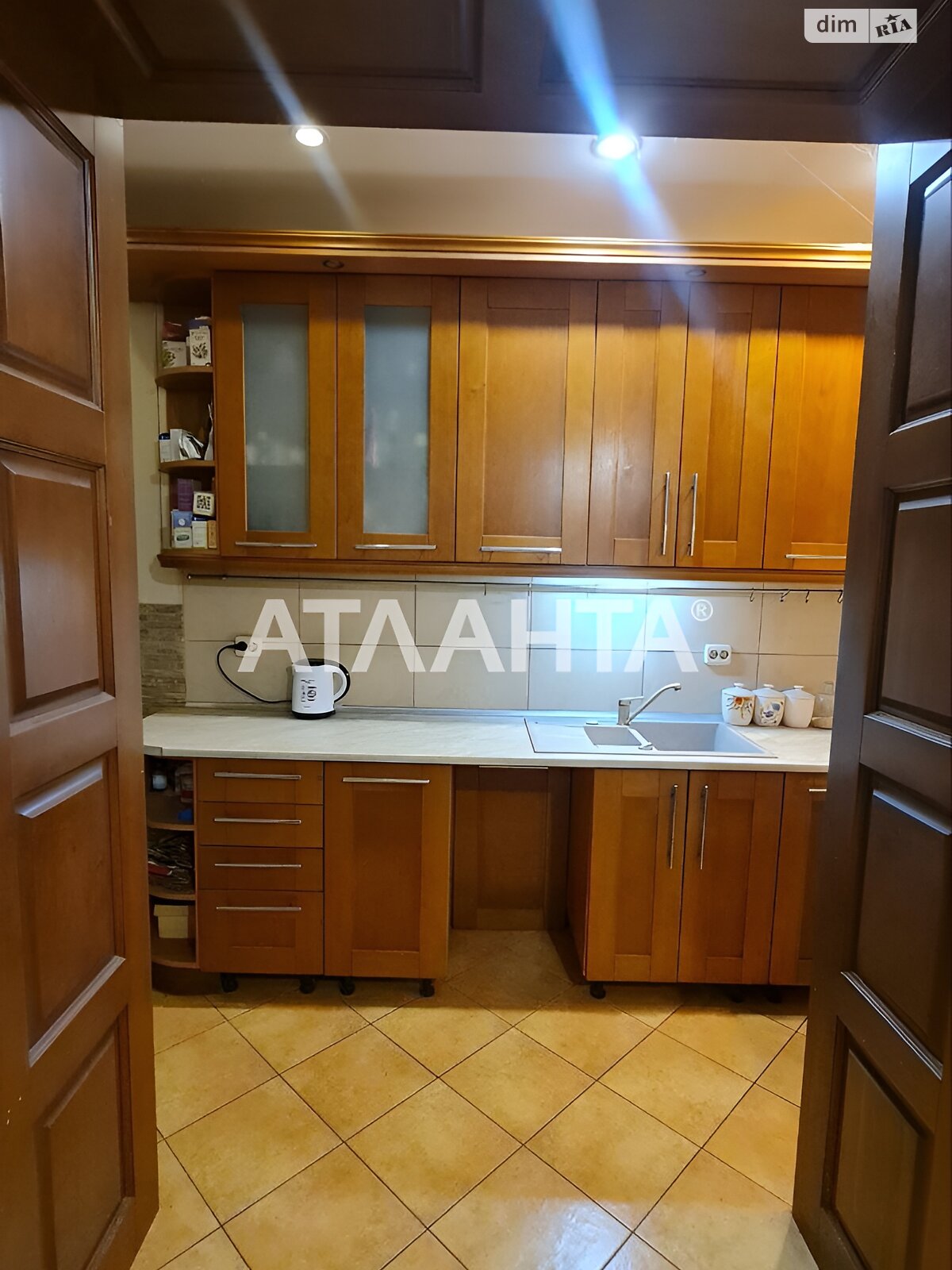 Продаж трикімнатної квартири в Чернівцях, на вул. Cбієри, район Шевченківський фото 1 Продаж трикімнатної квартири в Чернівцях, на вул. Cбієри, район Шевченківський фото 1