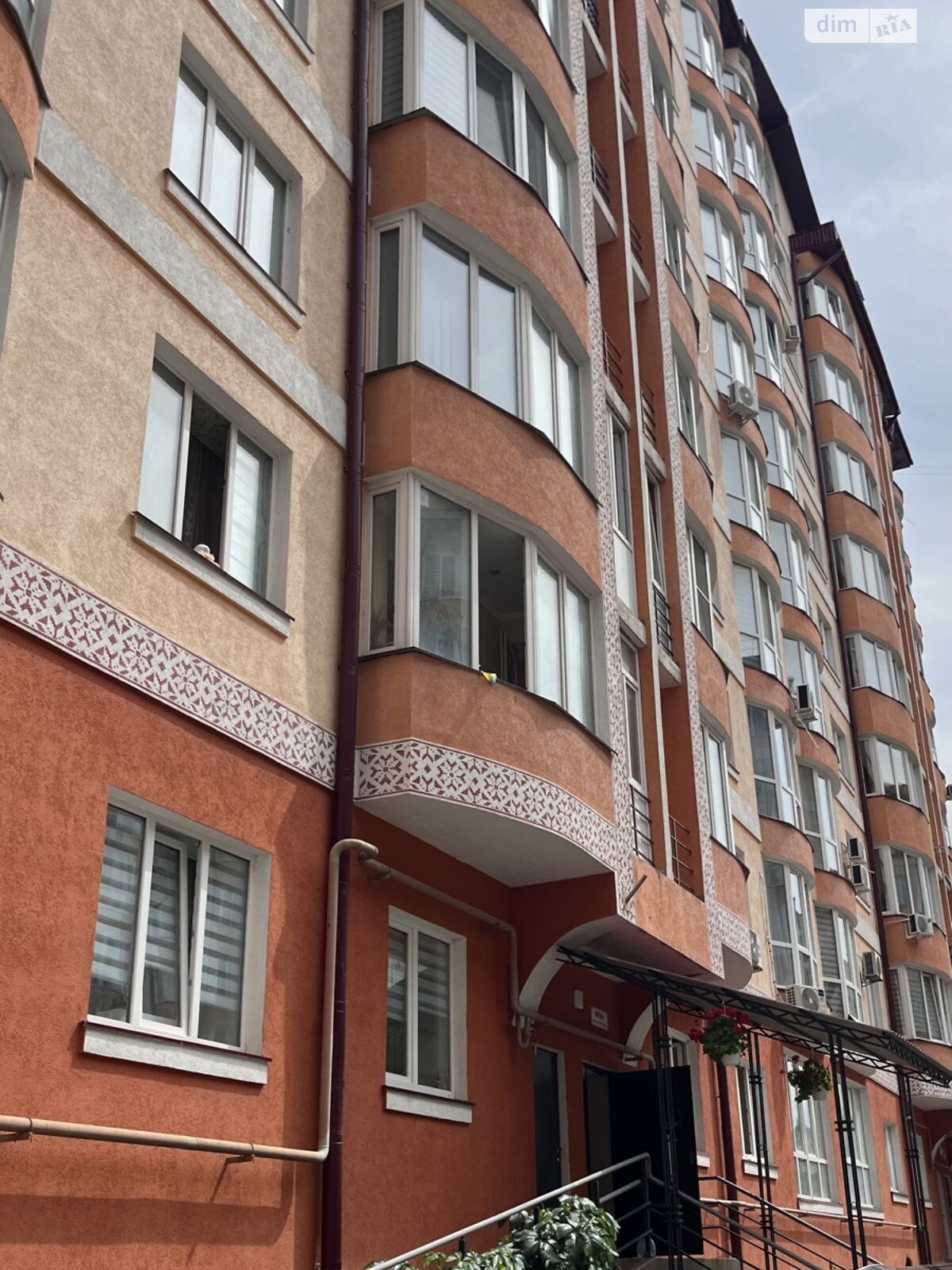 Продаж трикімнатної квартири в Чернівцях, на вул. Дмитра Ковальова 2, район Шевченківський фото 1 Продаж трикімнатної квартири в Чернівцях, на вул. Дмитра Ковальова 2, район Шевченківський фото 1