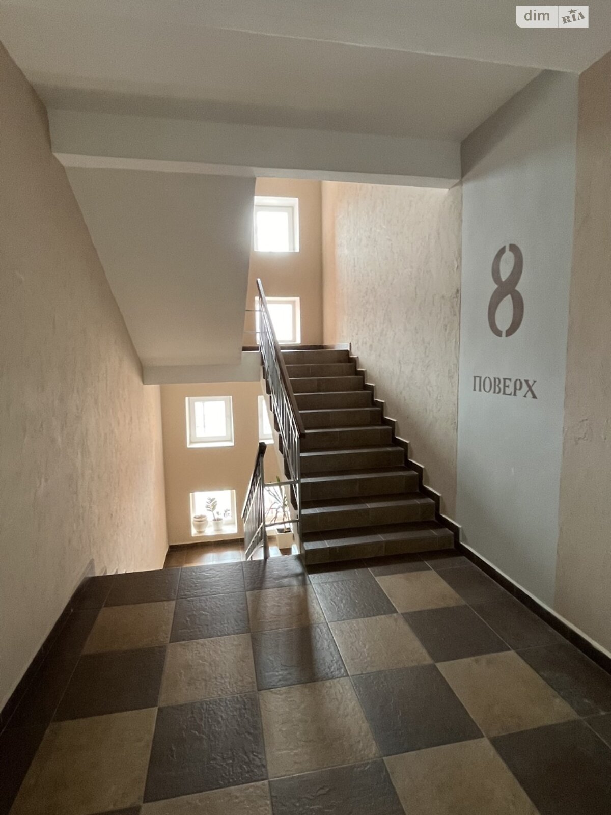 Продаж трикімнатної квартири в Чернівцях, на вул. Дмитра Ковальова 2, район Шевченківський фото 1 Продаж трикімнатної квартири в Чернівцях, на вул. Дмитра Ковальова 2, район Шевченківський фото 1