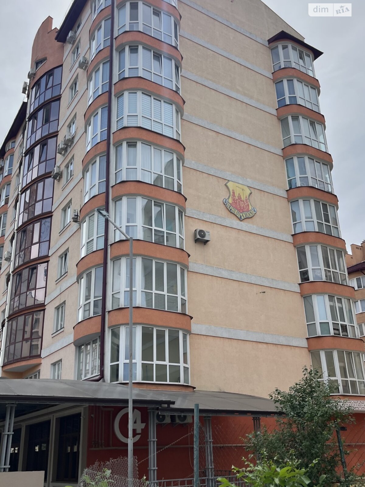 Продаж трикімнатної квартири в Чернівцях, на вул. Дмитра Ковальова 2, район Шевченківський фото 1 Продаж трикімнатної квартири в Чернівцях, на вул. Дмитра Ковальова 2, район Шевченківський фото 1
