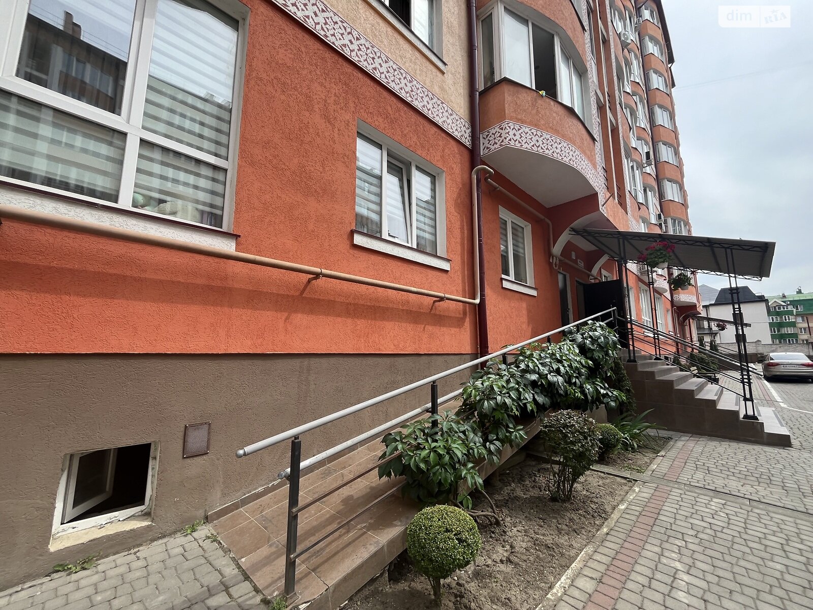 Продаж трикімнатної квартири в Чернівцях, на вул. Дмитра Ковальова 2, район Шевченківський фото 1 Продаж трикімнатної квартири в Чернівцях, на вул. Дмитра Ковальова 2, район Шевченківський фото 1