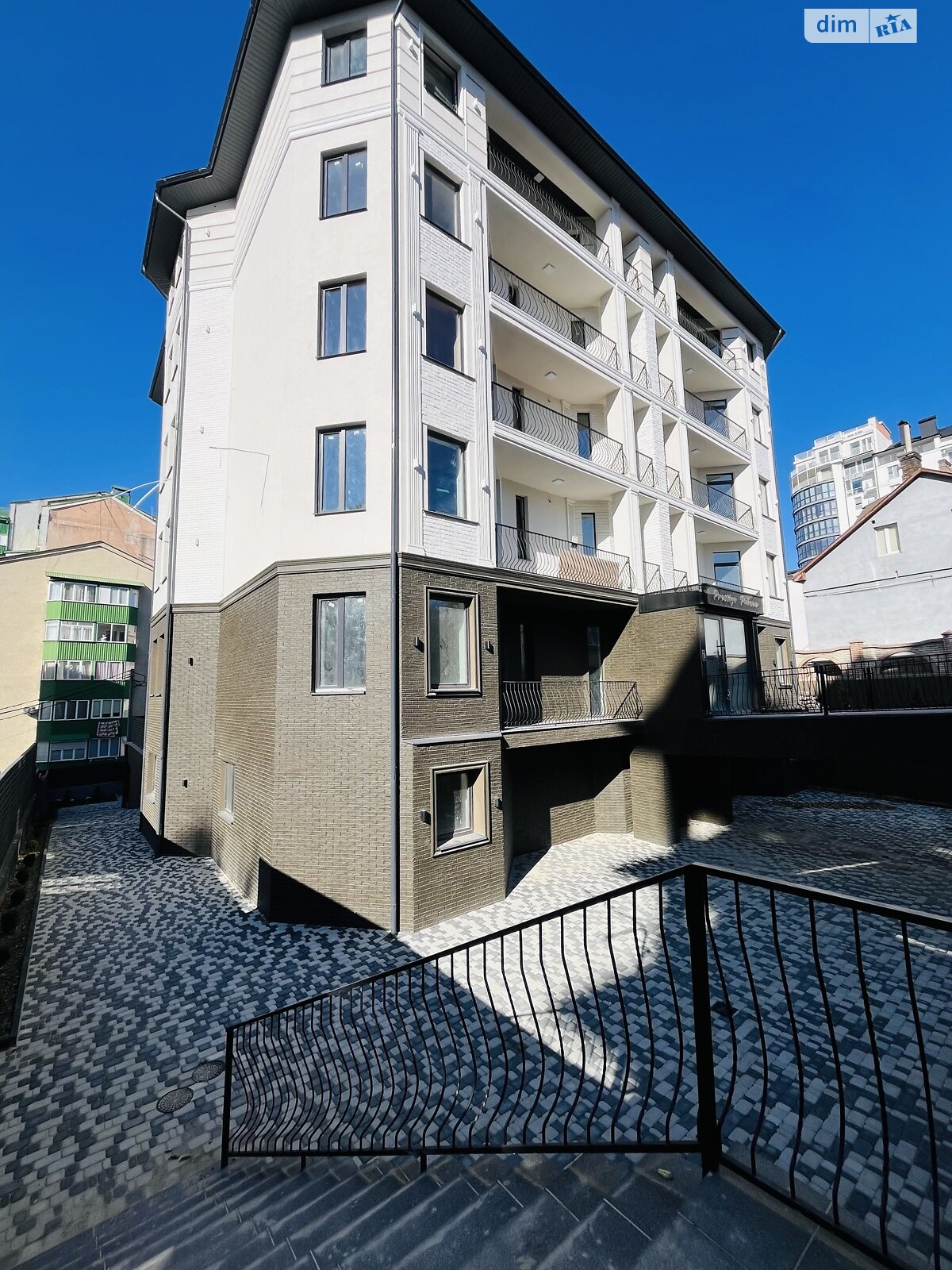 Продаж однокімнатної квартири в Чернівцях, на вул. Дмитра Ковальова 10, район Шевченківський фото 1 Продаж однокімнатної квартири в Чернівцях, на вул. Дмитра Ковальова 10, район Шевченківський фото 1