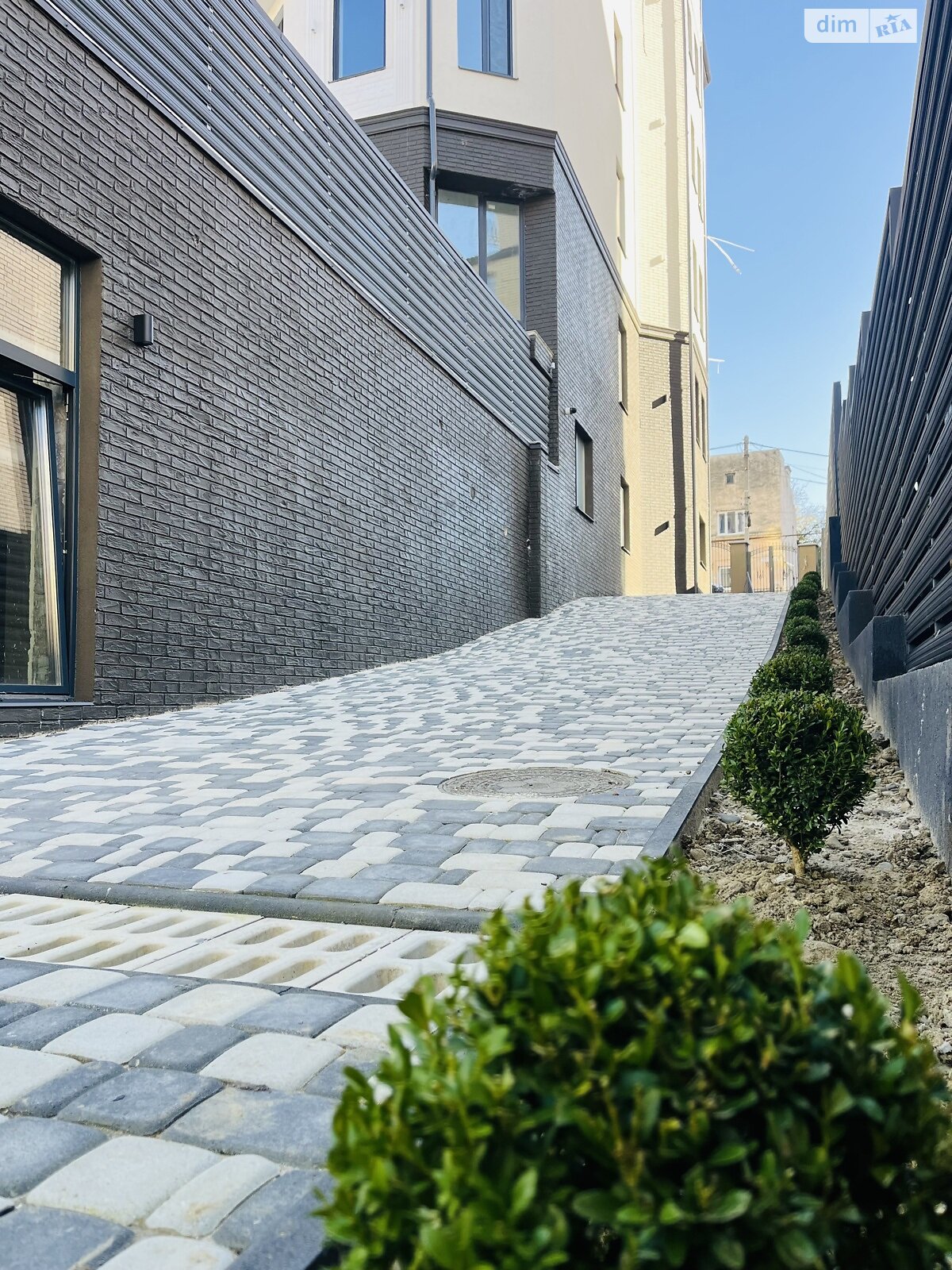 Продаж однокімнатної квартири в Чернівцях, на вул. Дмитра Ковальова 10, район Шевченківський фото 1 Продаж однокімнатної квартири в Чернівцях, на вул. Дмитра Ковальова 10, район Шевченківський фото 1