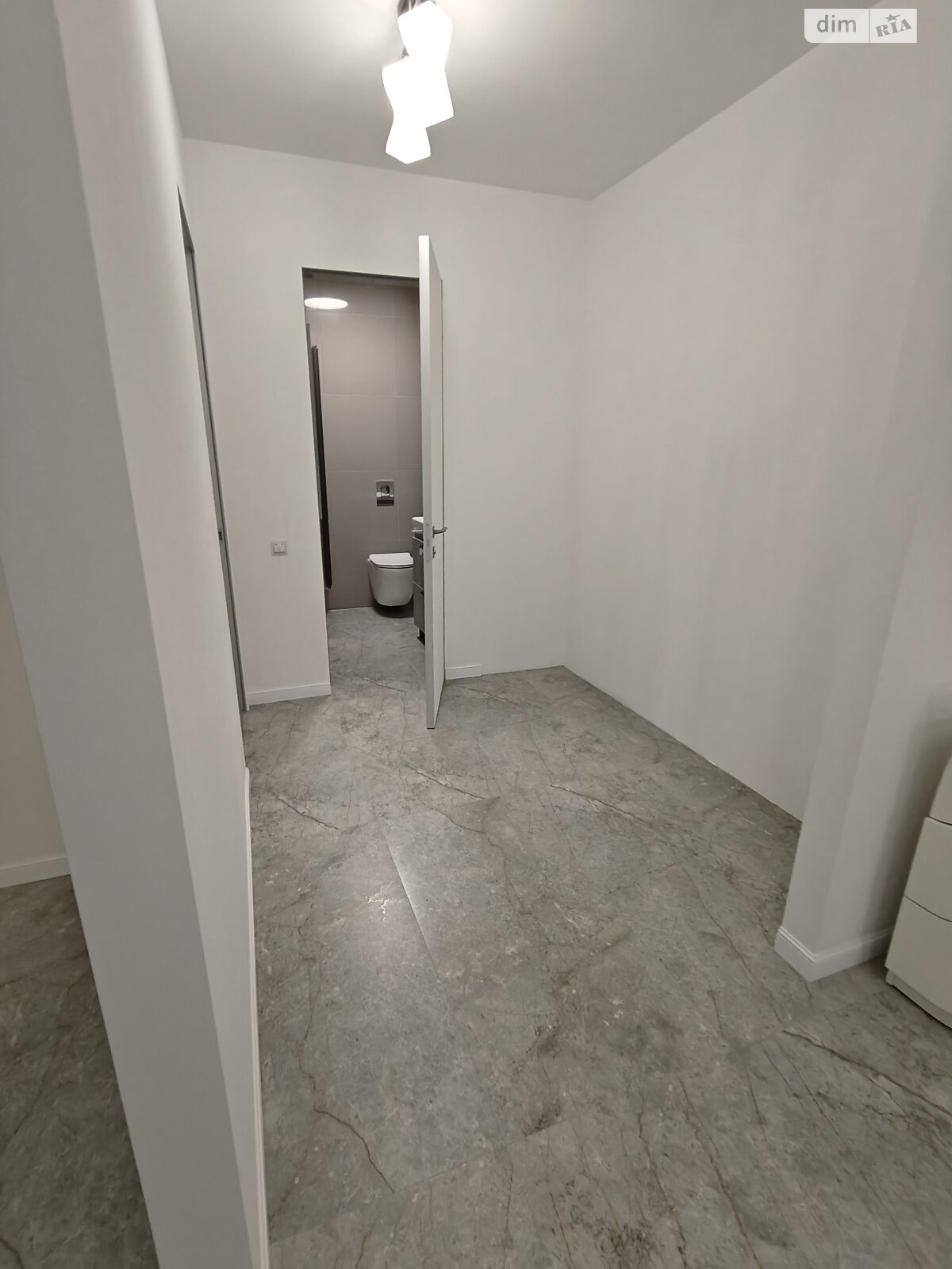 Продаж однокімнатної квартири в Чернівцях, на вул. Дзержика Корнелія, район Шевченківський фото 1 Продаж однокімнатної квартири в Чернівцях, на вул. Дзержика Корнелія, район Шевченківський фото 1