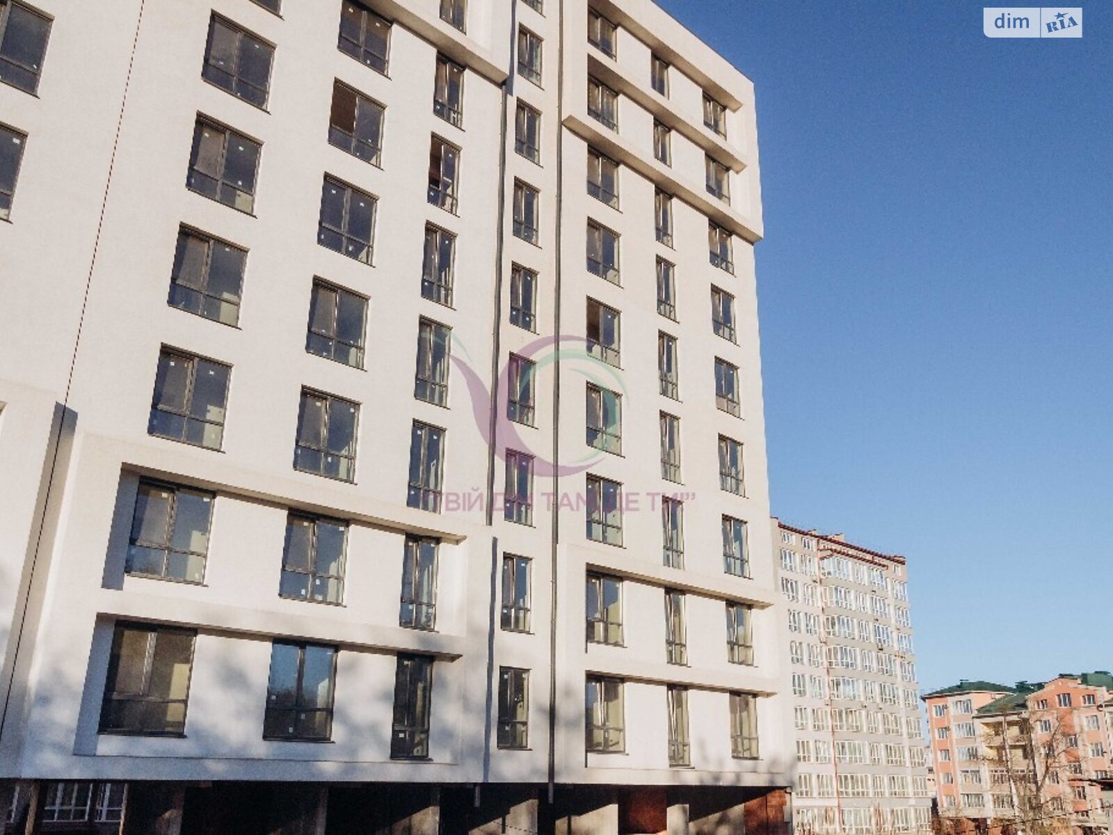 Продажа трехкомнатной квартиры в Черновцах, на ул. Эрлиха Евгения 6, район Героев Майдана фото 1
