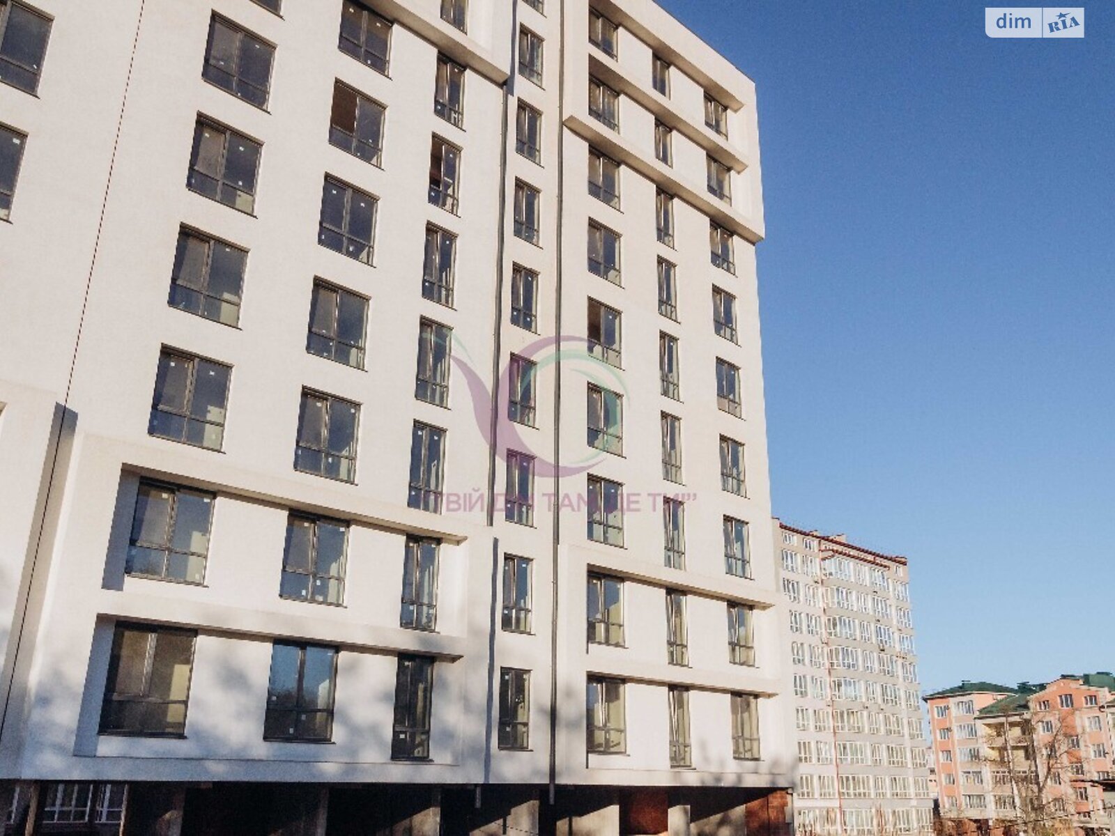 Продажа трехкомнатной квартиры в Черновцах, на ул. Эрлиха Евгения 6, район Героев Майдана фото 1 Продажа трехкомнатной квартиры в Черновцах, на ул. Эрлиха Евгения 6, район Героев Майдана фото 1