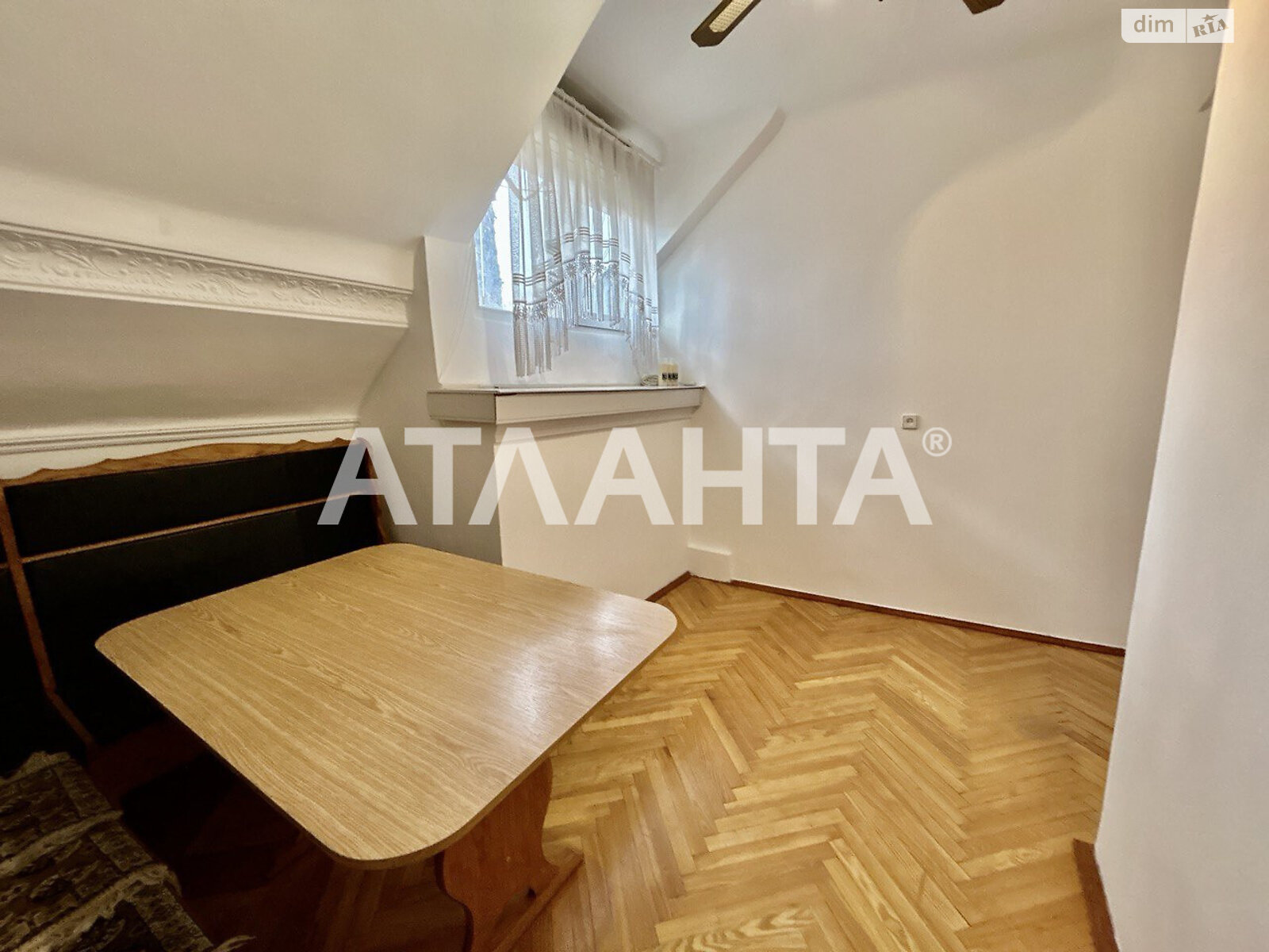 Продаж двокімнатної квартири в Чернівцях, на вул. Федьковича Юрія, район Шевченківський фото 1 Продаж двокімнатної квартири в Чернівцях, на вул. Федьковича Юрія, район Шевченківський фото 1