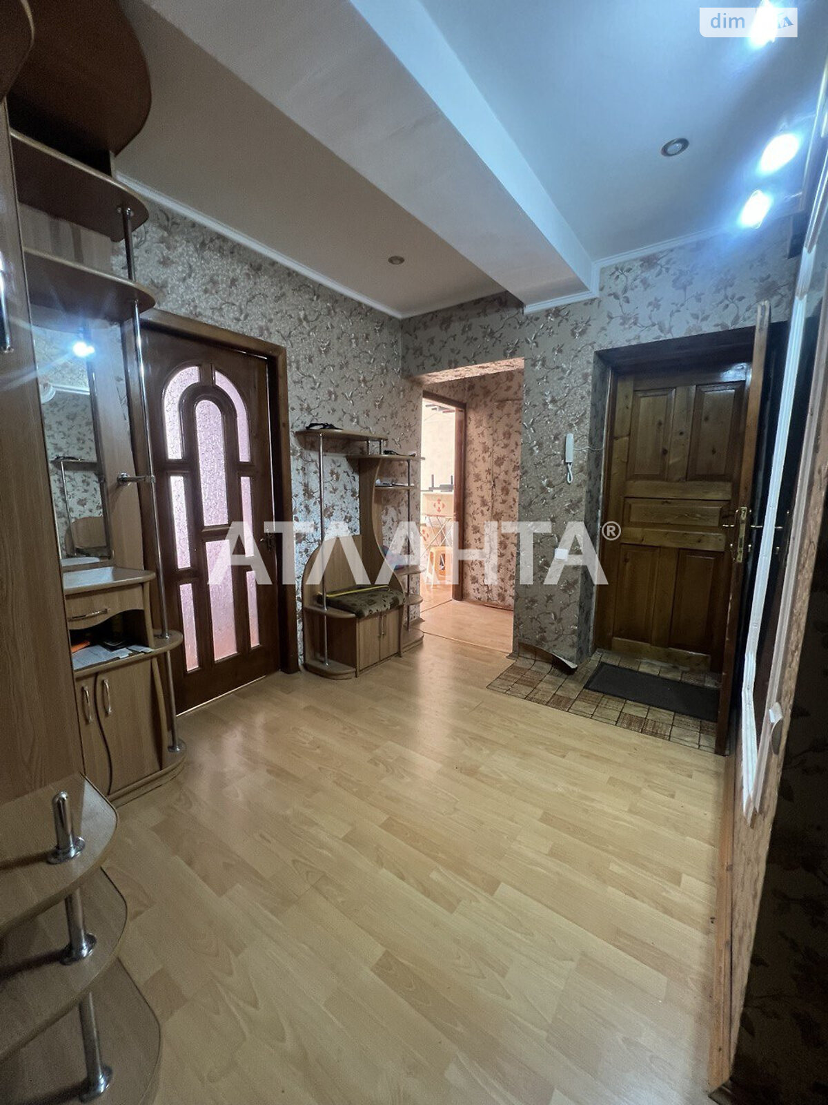 Продажа трехкомнатной квартиры в Черновцах, на ул. Героев Майдана, район Шевченковский фото 1 Продажа трехкомнатной квартиры в Черновцах, на ул. Героев Майдана, район Шевченковский фото 1