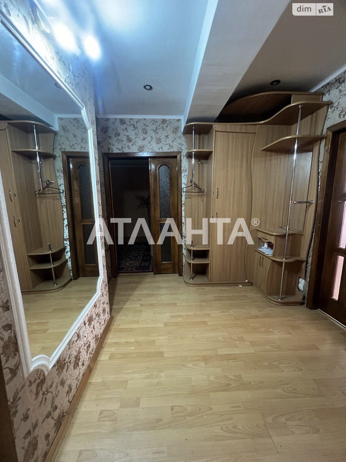 Продажа трехкомнатной квартиры в Черновцах, на ул. Героев Майдана, район Шевченковский фото 1 Продажа трехкомнатной квартиры в Черновцах, на ул. Героев Майдана, район Шевченковский фото 1
