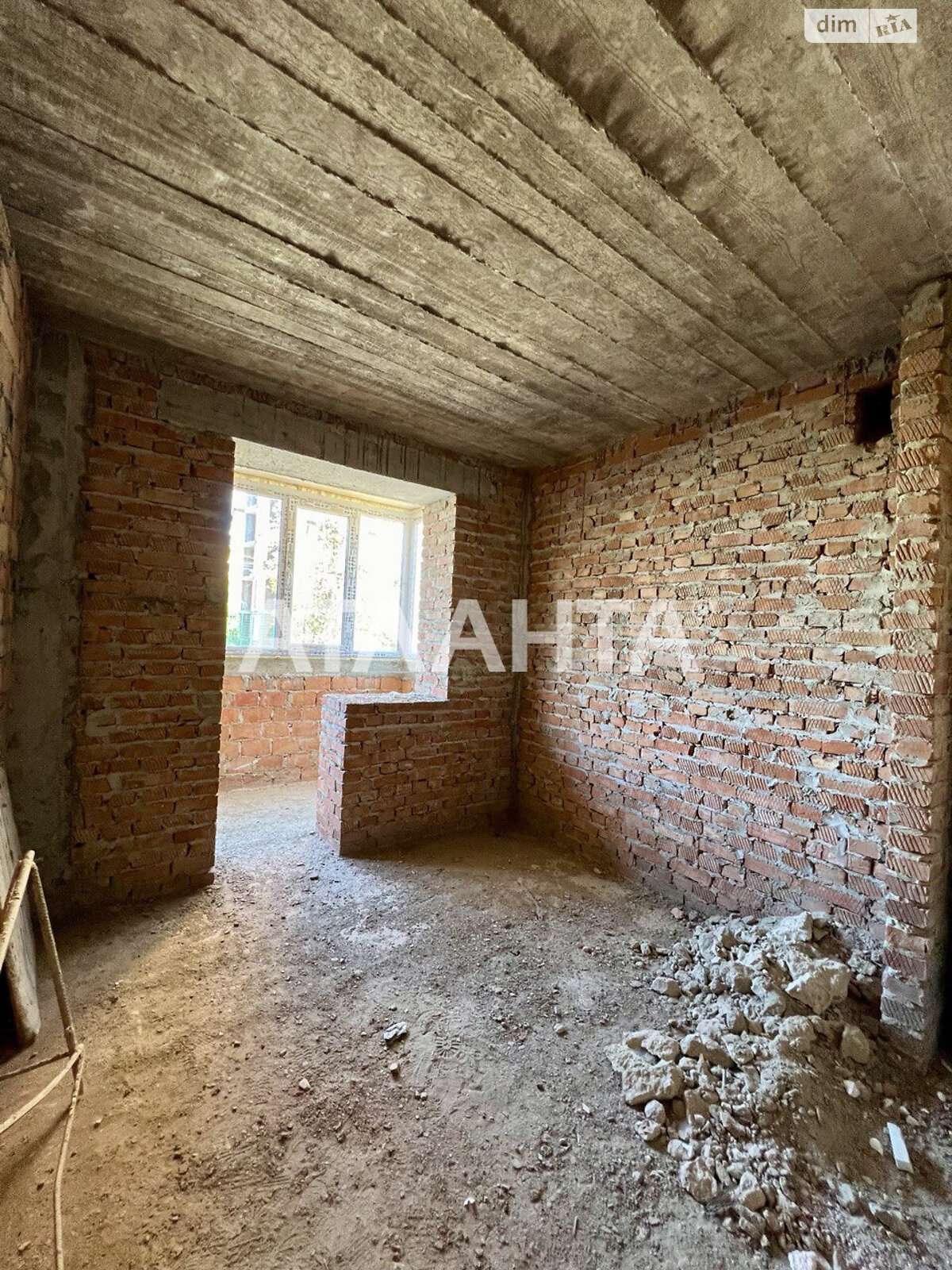 Продаж трикімнатної квартири в Чернівцях, на вул. Головна, район Шевченківський фото 1 Продаж трикімнатної квартири в Чернівцях, на вул. Головна, район Шевченківський фото 1