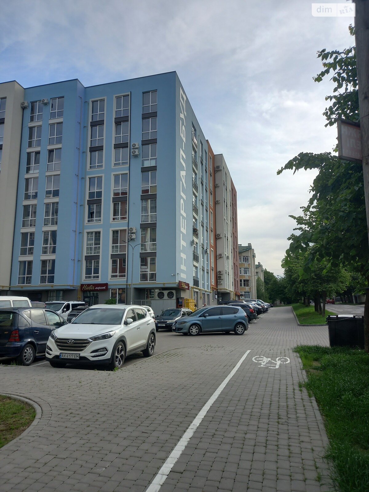 Продаж трикімнатної квартири в Чернівцях, на вул. Комарівська, район Шевченківський фото 1 Продаж трикімнатної квартири в Чернівцях, на вул. Комарівська, район Шевченківський фото 1