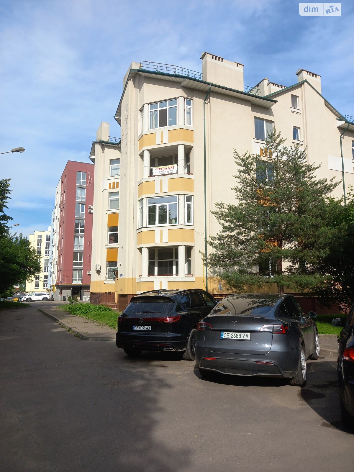 Продаж трикімнатної квартири в Чернівцях, на вул. Комарівська, район Шевченківський фото 1 Продаж трикімнатної квартири в Чернівцях, на вул. Комарівська, район Шевченківський фото 1