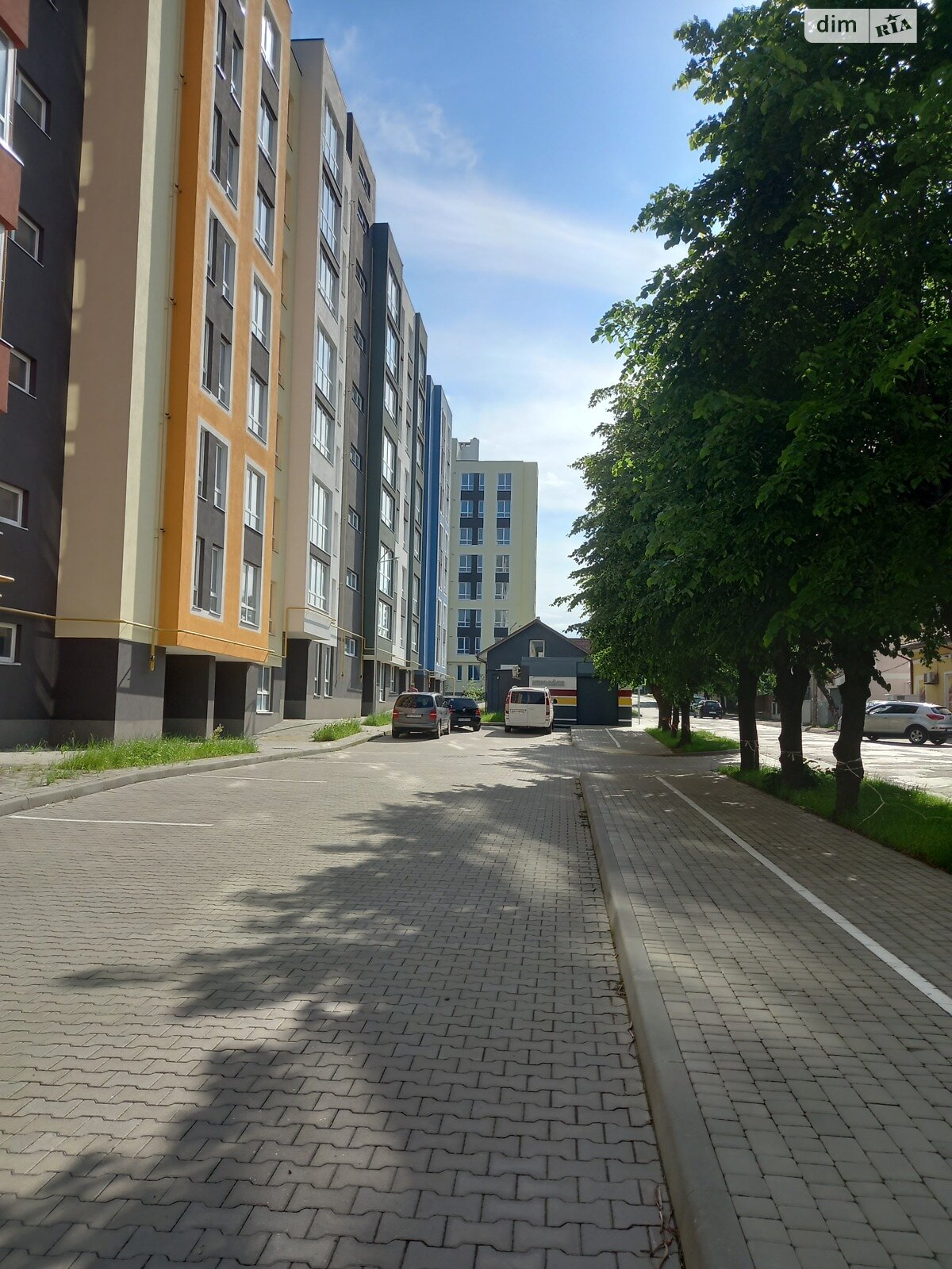 Продаж трикімнатної квартири в Чернівцях, на вул. Комарівська, район Шевченківський фото 1 Продаж трикімнатної квартири в Чернівцях, на вул. Комарівська, район Шевченківський фото 1
