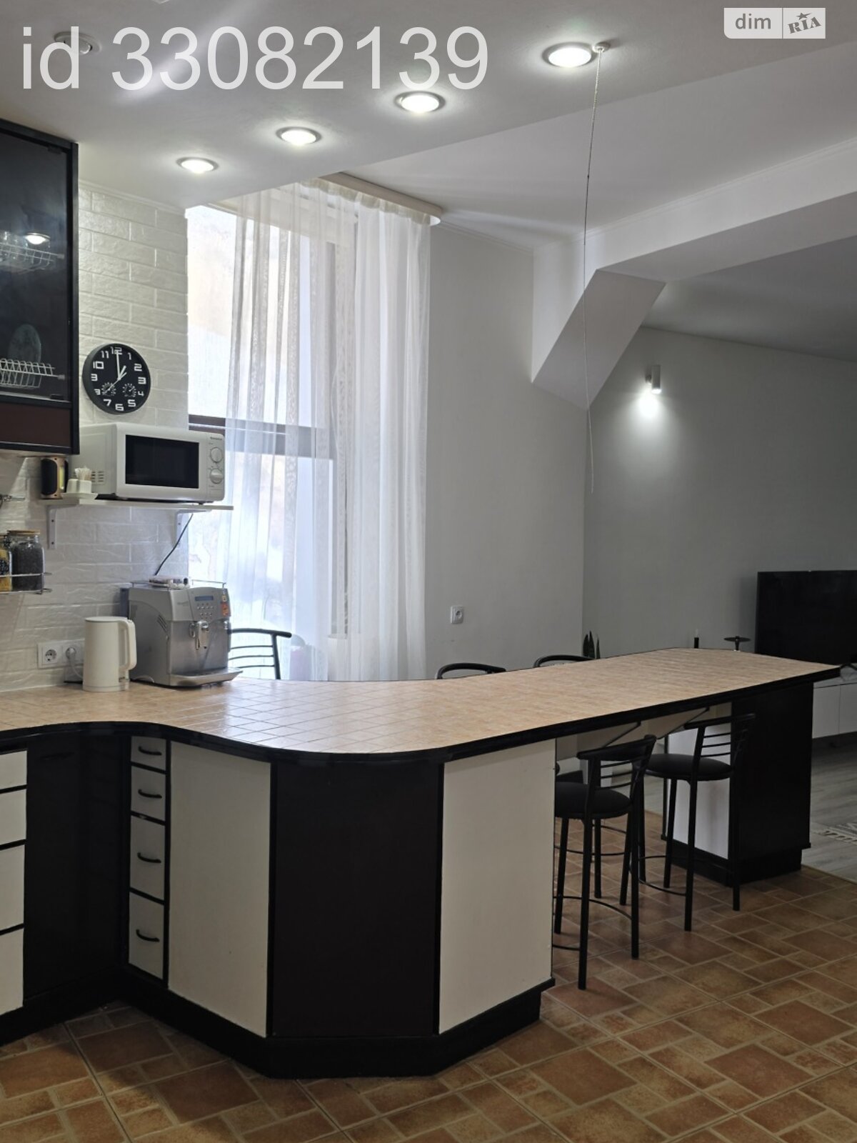 Продаж двокімнатної квартири в Чернівцях, на вул. Конституційна 14, кв. 1, район Шевченківський фото 1 Продаж двокімнатної квартири в Чернівцях, на вул. Конституційна 14, кв. 1, район Шевченківський фото 1