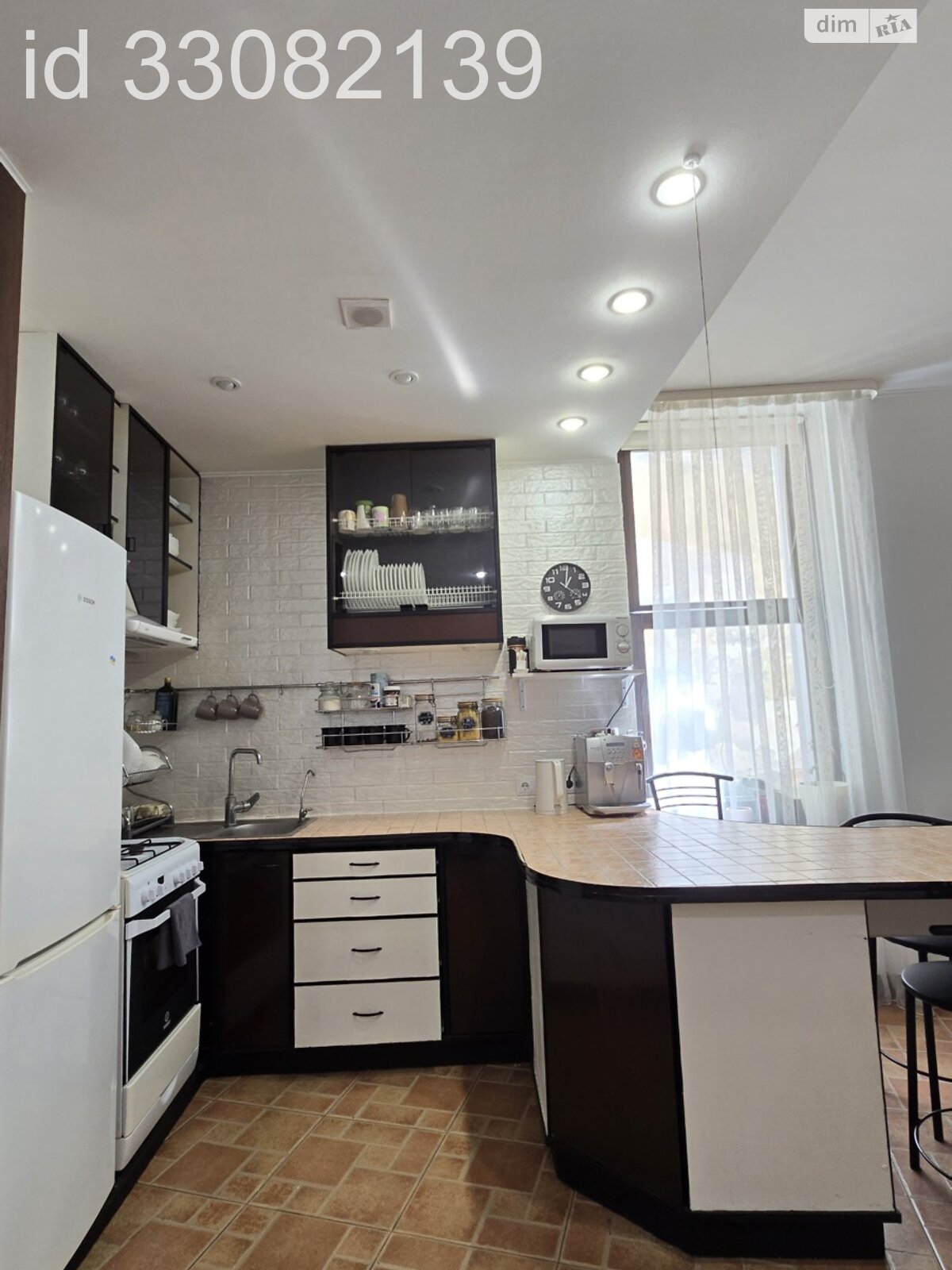 Продаж двокімнатної квартири в Чернівцях, на вул. Конституційна 14, кв. 1, район Шевченківський фото 1 Продаж двокімнатної квартири в Чернівцях, на вул. Конституційна 14, кв. 1, район Шевченківський фото 1