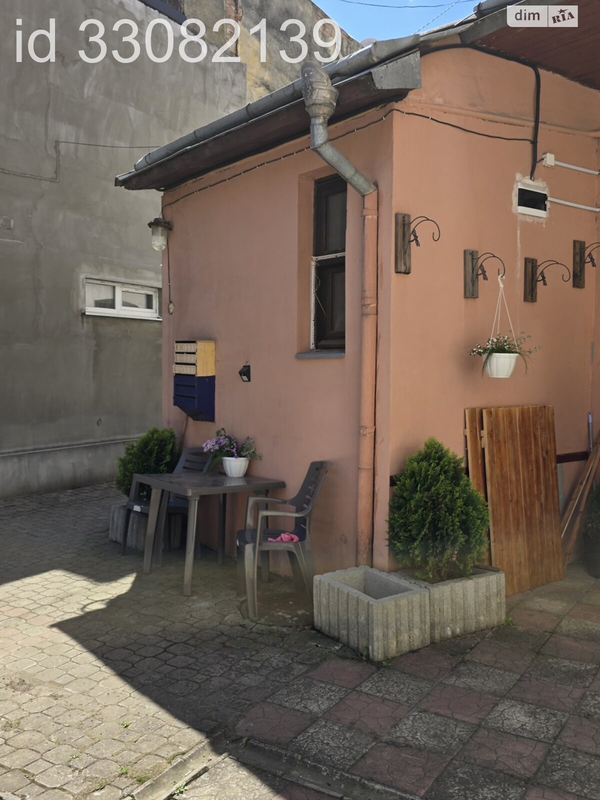 Продаж двокімнатної квартири в Чернівцях, на вул. Конституційна 14, кв. 1, район Шевченківський фото 1 Продаж двокімнатної квартири в Чернівцях, на вул. Конституційна 14, кв. 1, район Шевченківський фото 1