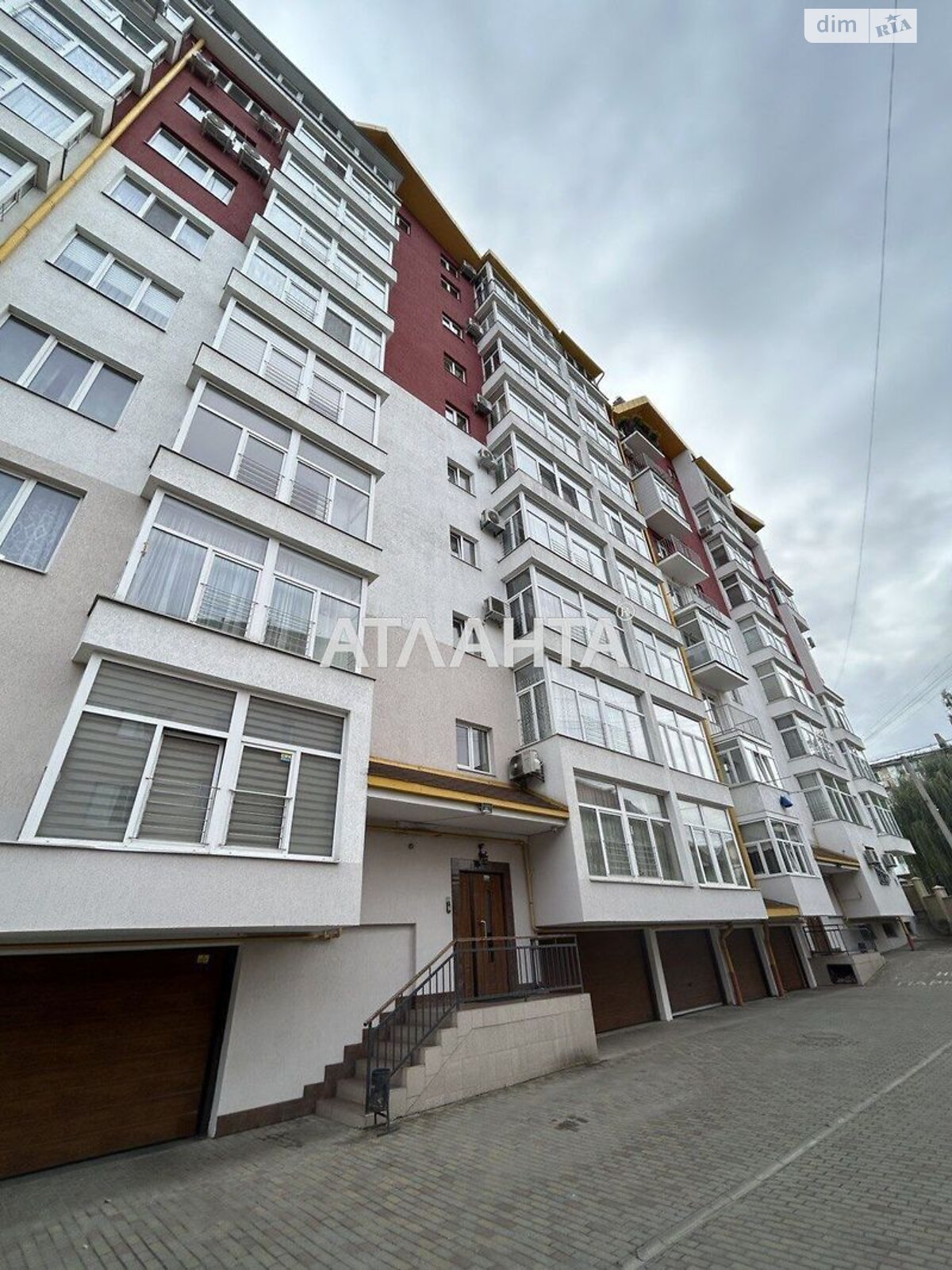 Продаж трикімнатної квартири в Чернівцях, на вул. Миколи Коперника, район Шевченківський фото 1