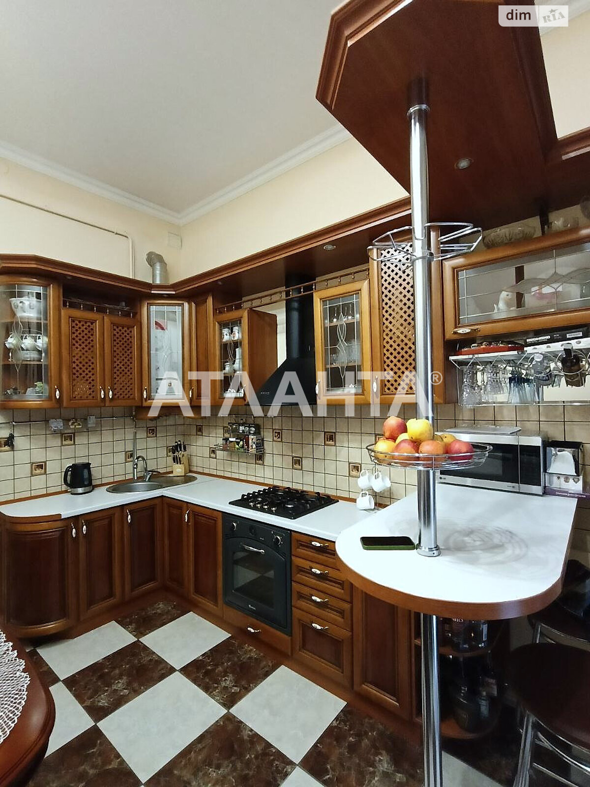 Продажа трехкомнатной квартиры в Черновцах, на ул. Лысенко Николая, район Шевченковский фото 1 Продажа трехкомнатной квартиры в Черновцах, на ул. Лысенко Николая, район Шевченковский фото 1