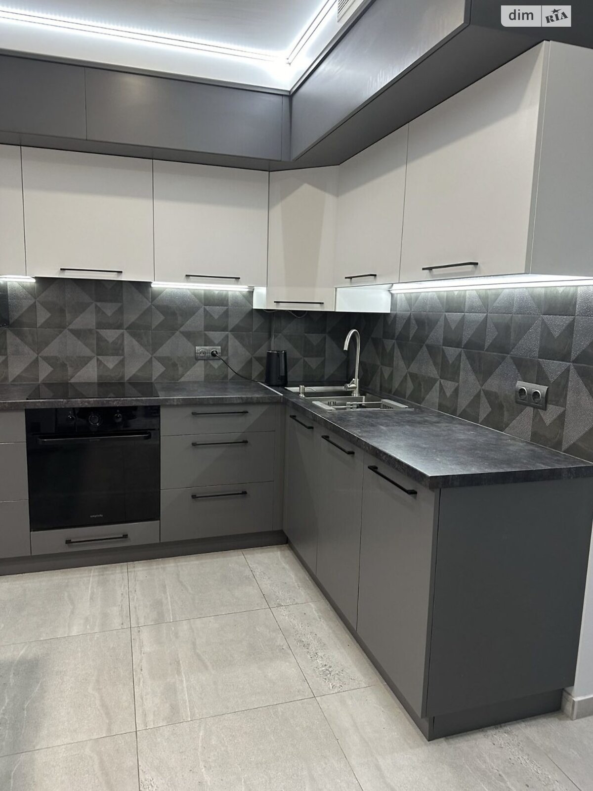 Продажа трехкомнатной квартиры в Черновцах, на просп. Независимости 116А, район Шевченковский фото 1 Продажа трехкомнатной квартиры в Черновцах, на просп. Независимости 116А, район Шевченковский фото 1