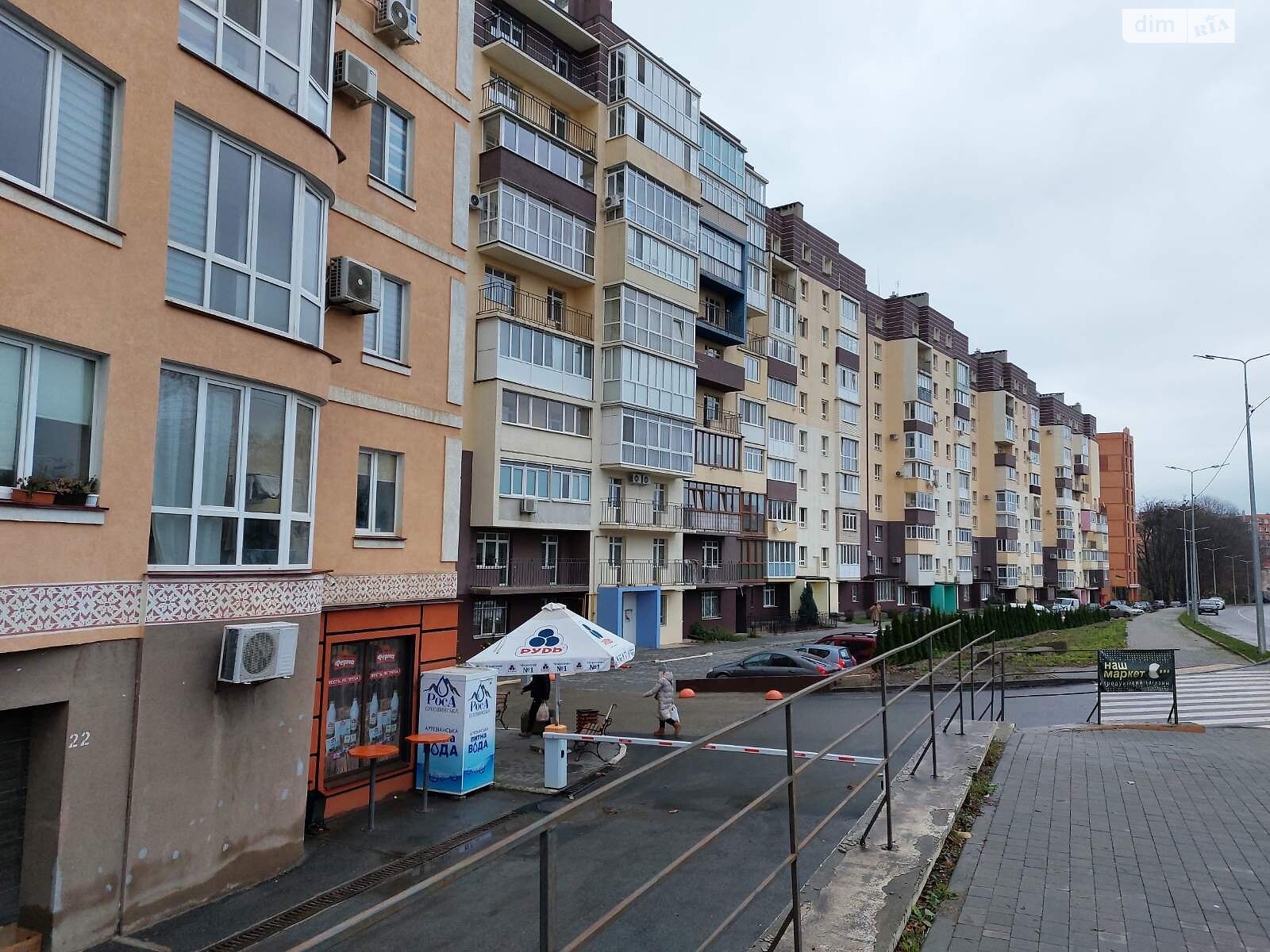 Продаж трикімнатної квартири в Чернівцях, на вул. Рівненська, район Шевченківський фото 1 Продаж трикімнатної квартири в Чернівцях, на вул. Рівненська, район Шевченківський фото 1