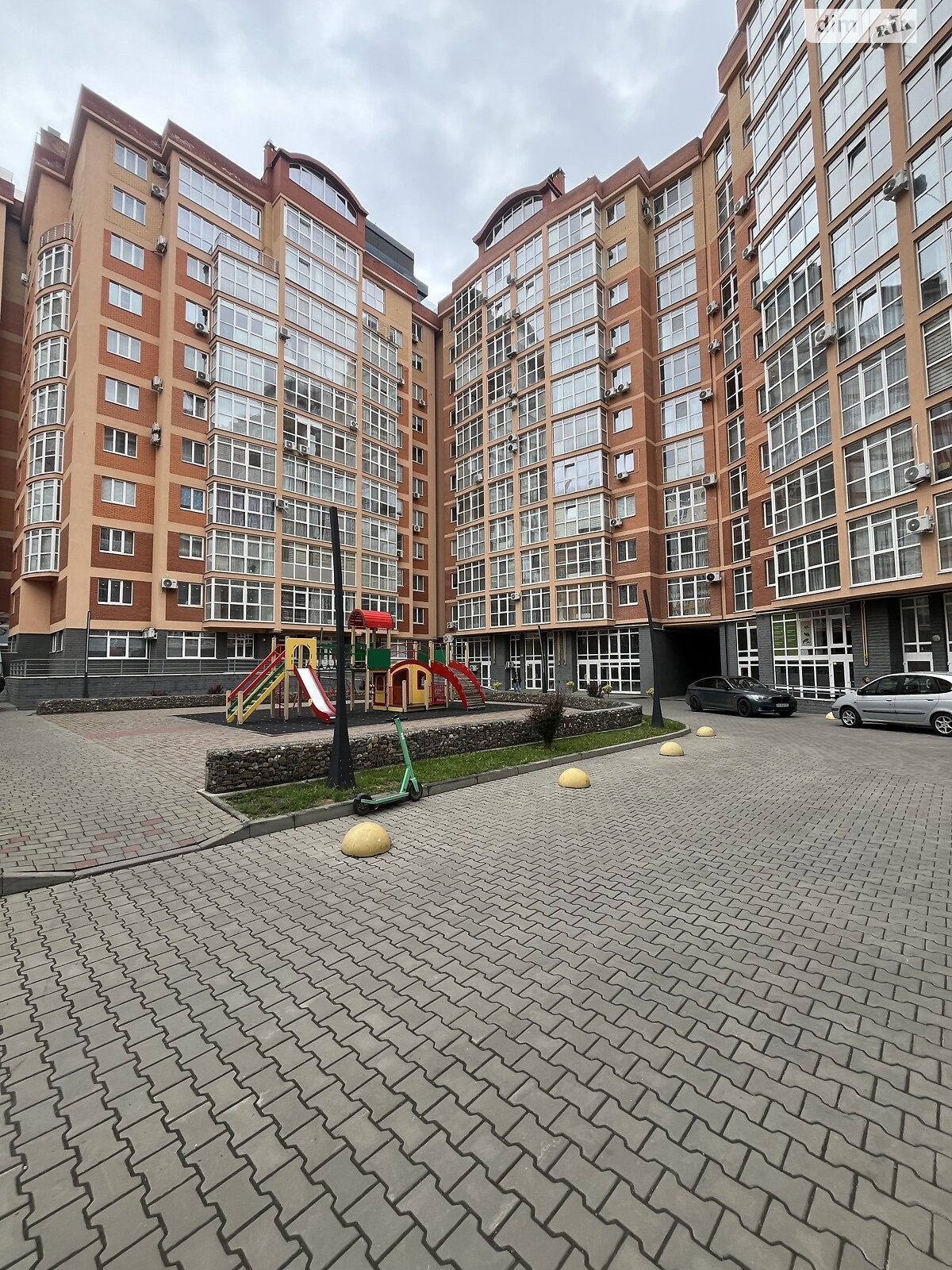 Продажа однокомнатной квартиры в Черновцах, на ул. Ровенская, район Шевченковский фото 1 Продажа однокомнатной квартиры в Черновцах, на ул. Ровенская, район Шевченковский фото 1