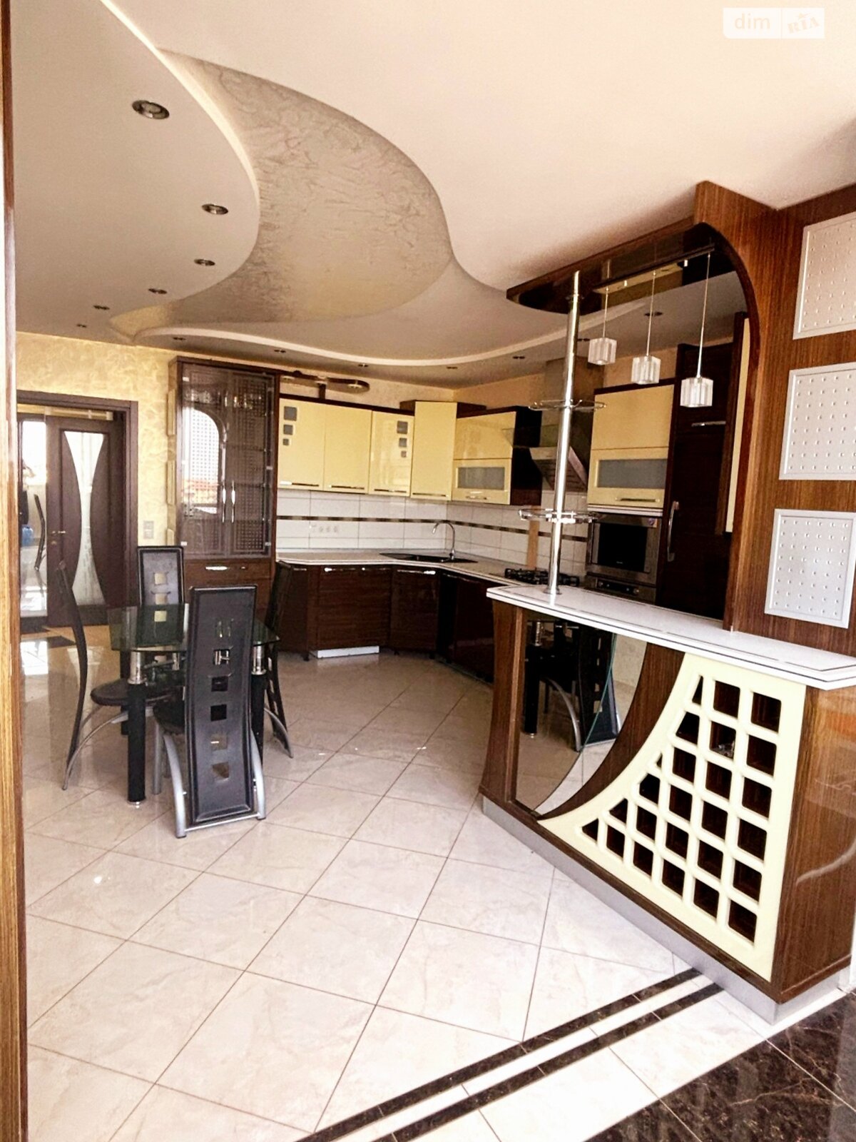Продажа трехкомнатной квартиры в Черновцах, на ул. Ровенская 5А, район Шевченковский фото 1 Продажа трехкомнатной квартиры в Черновцах, на ул. Ровенская 5А, район Шевченковский фото 1