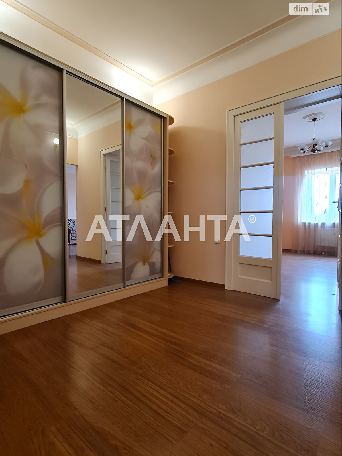 Продажа четырехкомнатной квартиры в Черновцах, на 1-й пер. Садовый, район Шевченковский фото 1 Продажа четырехкомнатной квартиры в Черновцах, на 1-й пер. Садовый, район Шевченковский фото 1