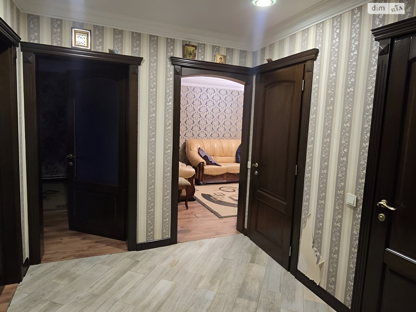 Продажа четырехкомнатной квартиры в Черновцах, на ул. Сергея Скальда 23, район Шевченковский фото 1 Продажа четырехкомнатной квартиры в Черновцах, на ул. Сергея Скальда 23, район Шевченковский фото 1