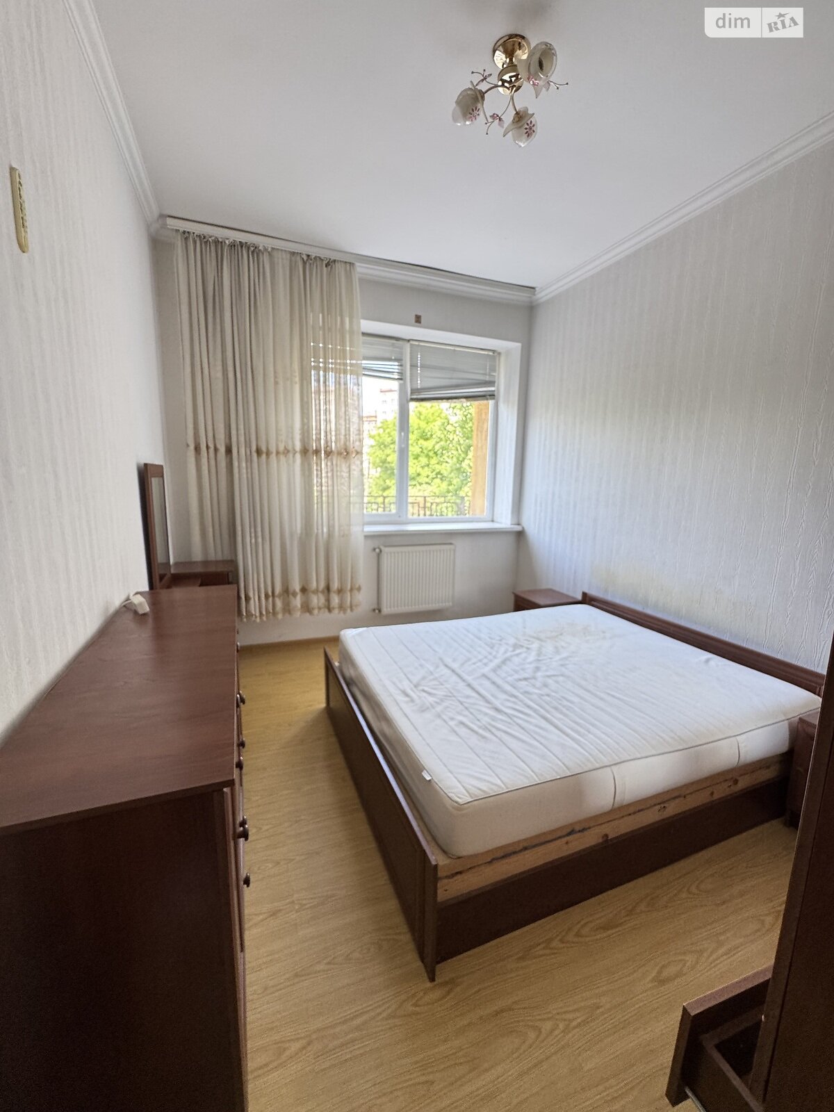 Продаж трикімнатної квартири в Чернівцях, на вул. Шухевича Романа, район Шевченківський фото 1