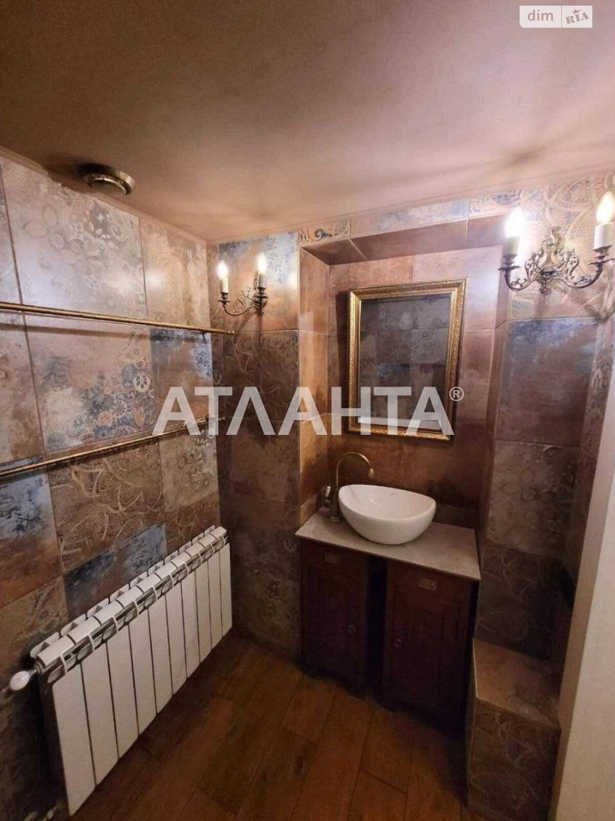 Продаж трикімнатної квартири в Чернівцях, на вул. Сковороди Григорія, район Шевченківський фото 1 Продаж трикімнатної квартири в Чернівцях, на вул. Сковороди Григорія, район Шевченківський фото 1