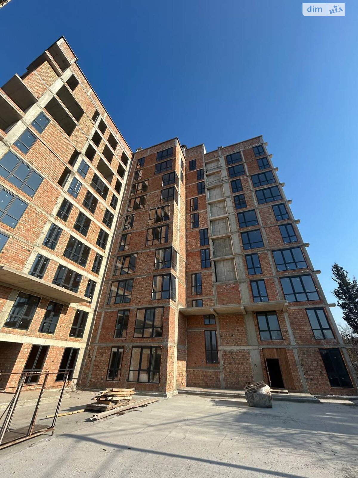 Продажа трехкомнатной квартиры в Черновцах, на ул. Сторожинецкая 43, район Шевченковский фото 1 Продажа трехкомнатной квартиры в Черновцах, на ул. Сторожинецкая 43, район Шевченковский фото 1