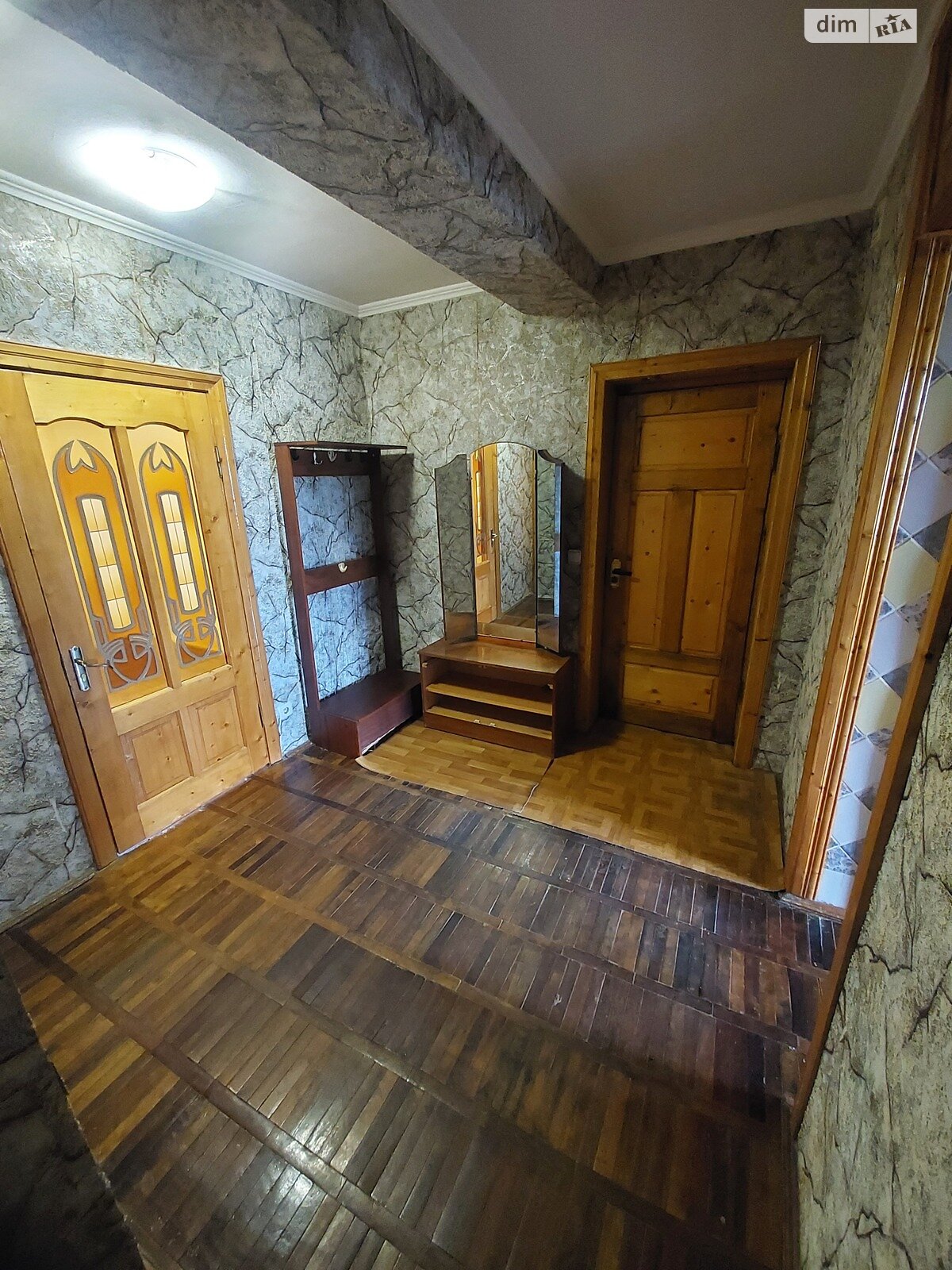 Продажа трехкомнатной квартиры в Черновцах, на ул. Южно-Окружная 29, район Шевченковский фото 1 Продажа трехкомнатной квартиры в Черновцах, на ул. Южно-Окружная 29, район Шевченковский фото 1