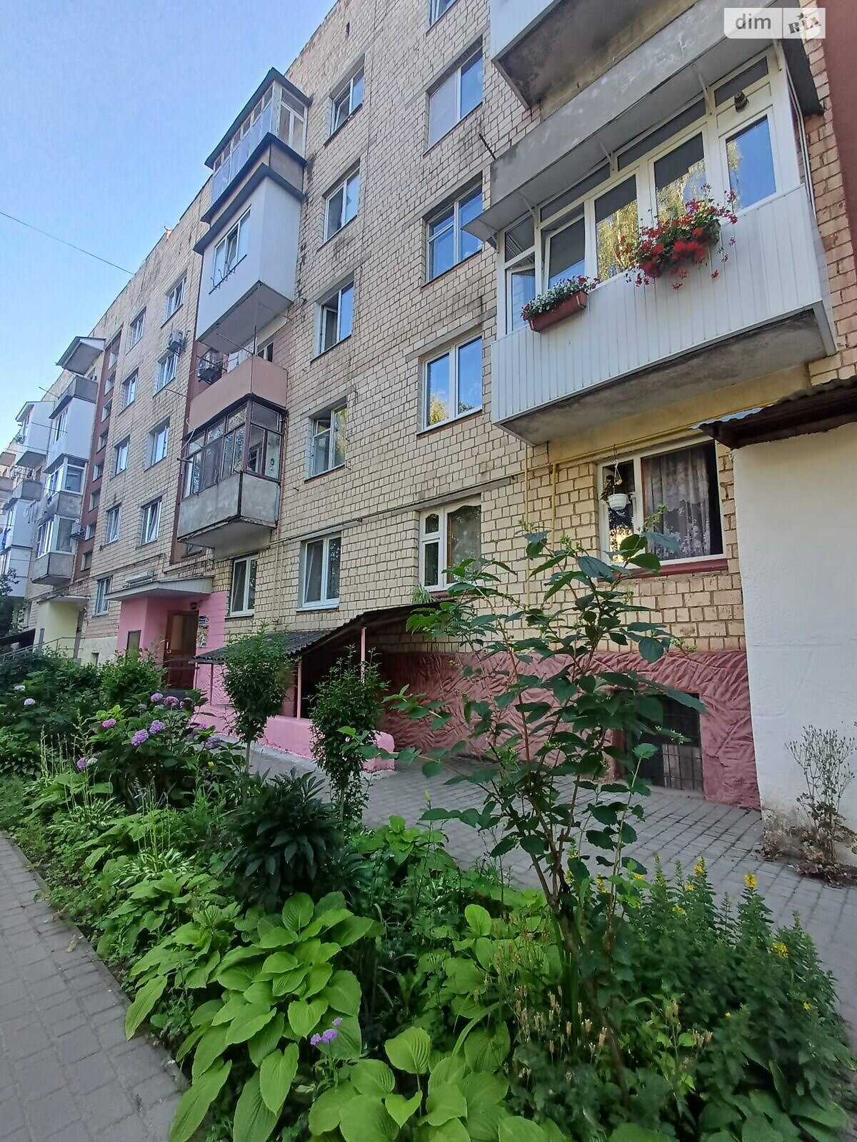 Продажа двухкомнатной квартиры в Черновцах, на ул. Южно-Окружная, район Шевченковский фото 1 Продажа двухкомнатной квартиры в Черновцах, на ул. Южно-Окружная, район Шевченковский фото 1