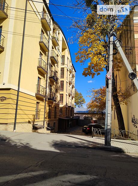 Продаж трикімнатної квартири в Чернівцях на вул. 28 Червня район Центр фото 1 Продаж трикімнатної квартири в Чернівцях на вул. 28 Червня район Центр фото 1