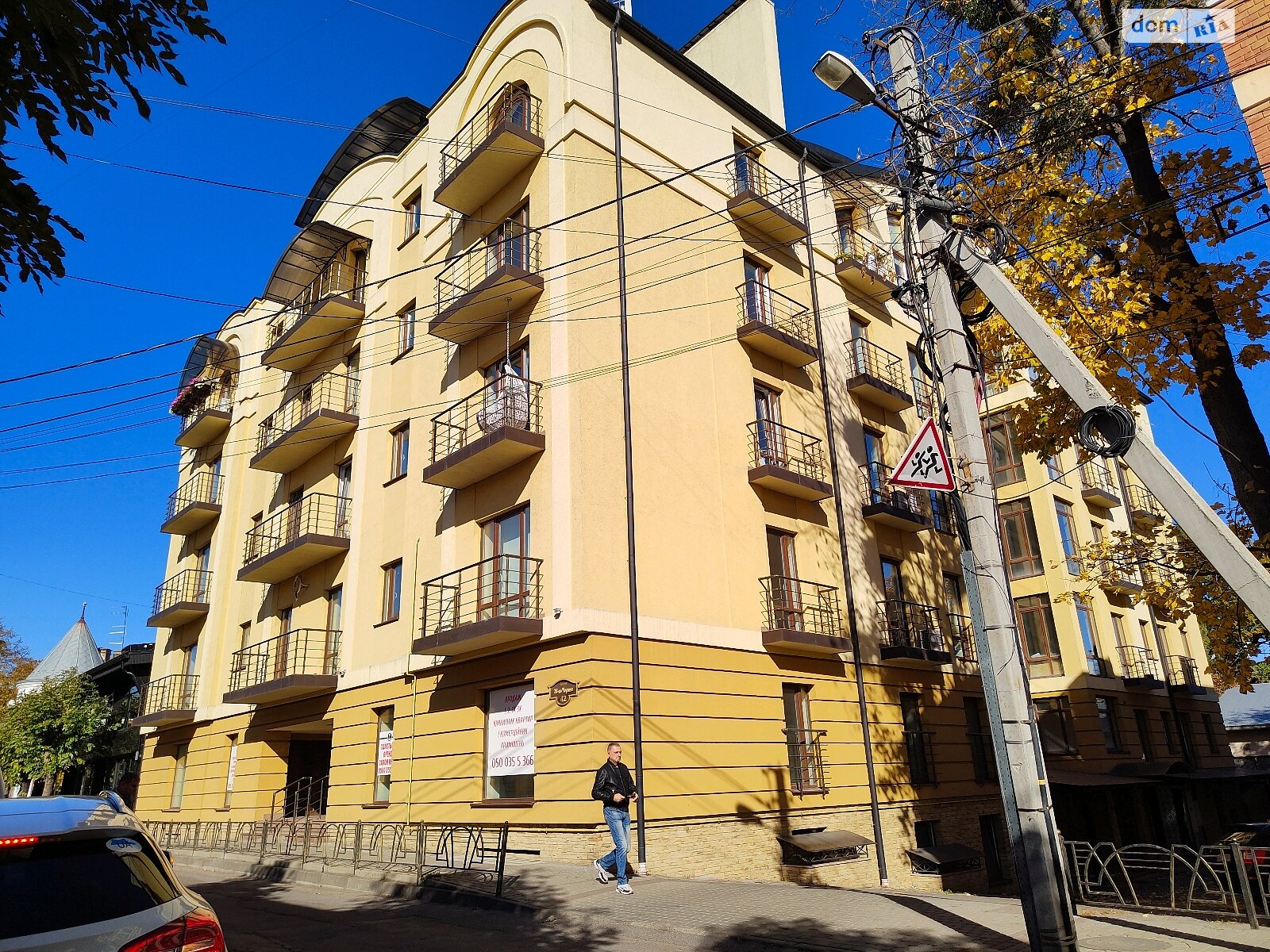 Продаж двокімнатної квартири в Чернівцях, на вул. Конституційна 42, район Центр фото 1