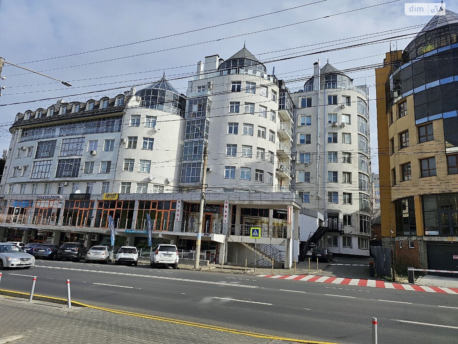 Продаж трикімнатної квартири в Чернівцях, на вул. Героїв Майдану 43В, район Центр фото 1