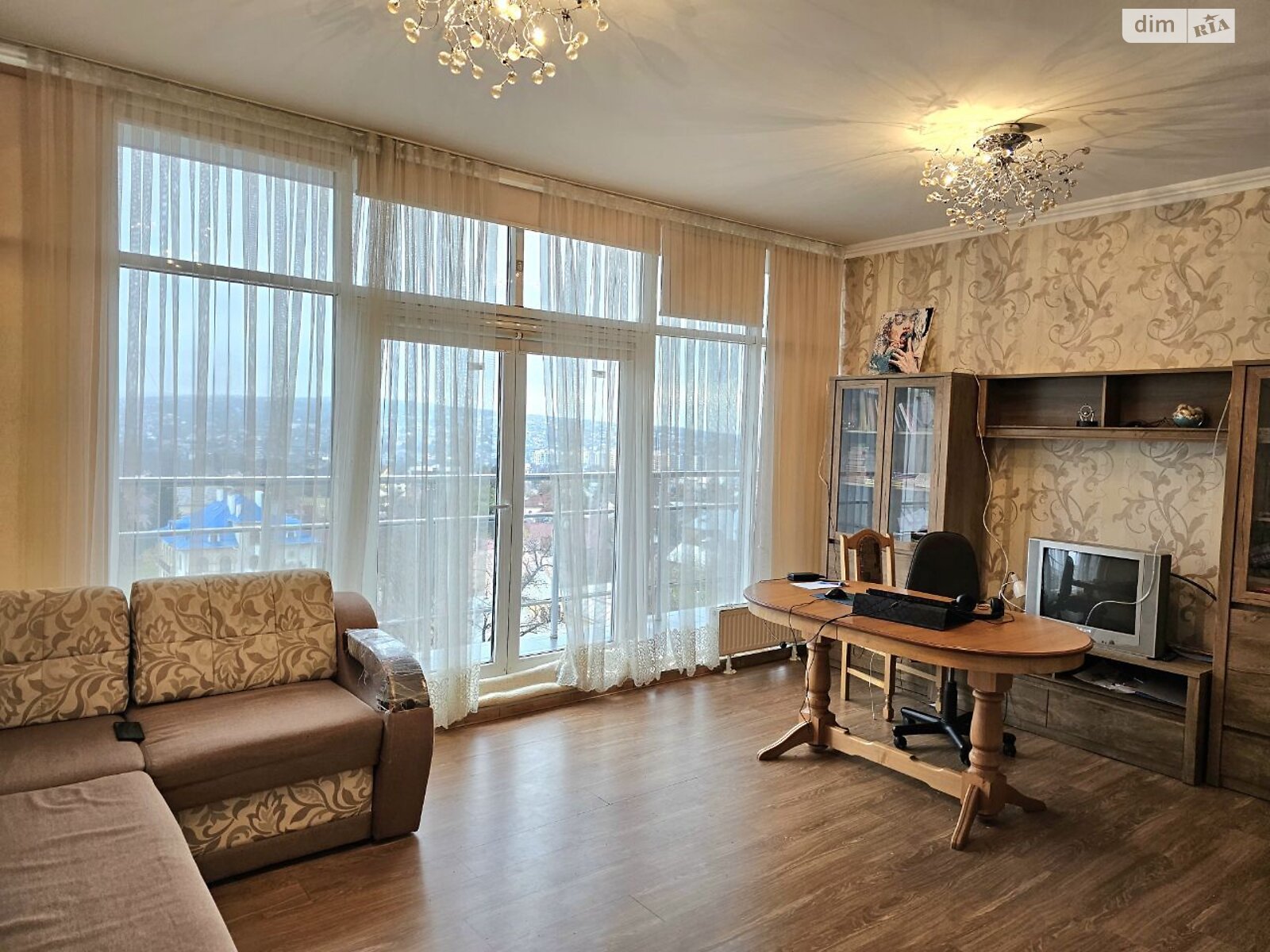 Продажа трехкомнатной квартиры в Черновцах, на ул. Героев Майдана 43В, район Центр фото 1