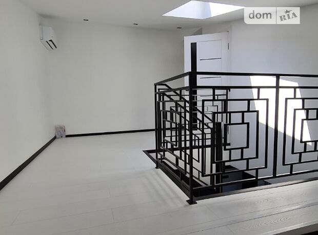 Продажа четырехкомнатной квартиры в Черновцах, на ул. Русская, район Центр фото 1 Продажа четырехкомнатной квартиры в Черновцах, на ул. Русская, район Центр фото 1