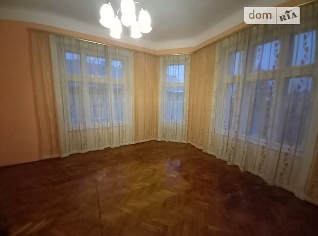 Продаж трикімнатної квартири в Чернівцях на вул. Садовського Миколи район Центр фото 1 Продаж трикімнатної квартири в Чернівцях на вул. Садовського Миколи район Центр фото 1