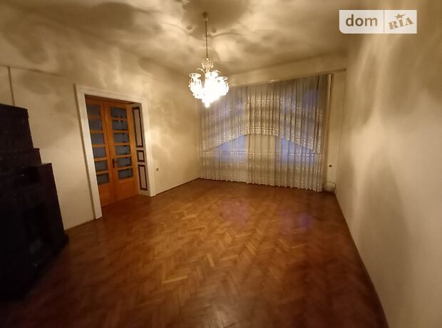 Продаж трикімнатної квартири в Чернівцях на вул. Садовського Миколи район Центр фото 1 Продаж трикімнатної квартири в Чернівцях на вул. Садовського Миколи район Центр фото 1
