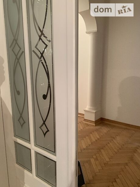 Продаж трикімнатної квартири в Чернівцях на вул. Університетська район Центр фото 1 Продаж трикімнатної квартири в Чернівцях на вул. Університетська район Центр фото 1
