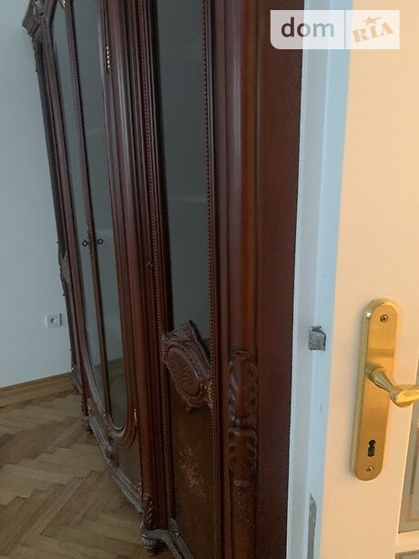 Продаж трикімнатної квартири в Чернівцях на вул. Університетська район Центр фото 1 Продаж трикімнатної квартири в Чернівцях на вул. Університетська район Центр фото 1
