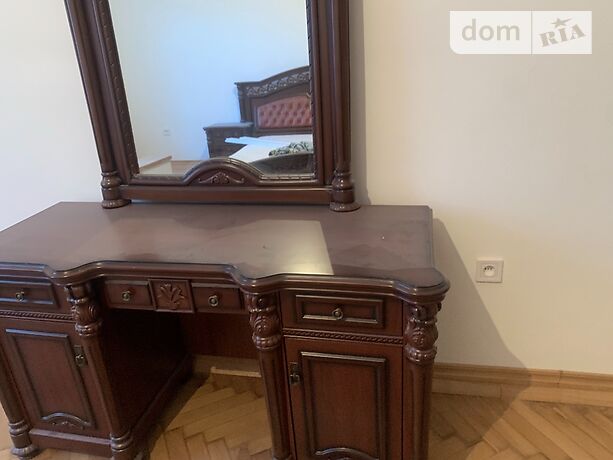 Продаж трикімнатної квартири в Чернівцях на вул. Університетська район Центр фото 1 Продаж трикімнатної квартири в Чернівцях на вул. Університетська район Центр фото 1