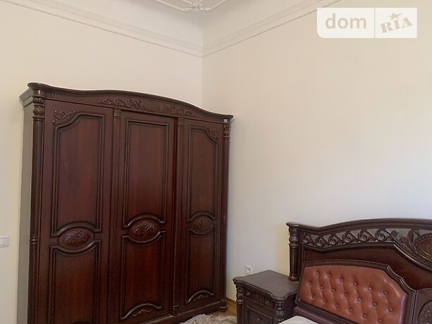 Продаж трикімнатної квартири в Чернівцях на вул. Університетська район Центр фото 1 Продаж трикімнатної квартири в Чернівцях на вул. Університетська район Центр фото 1