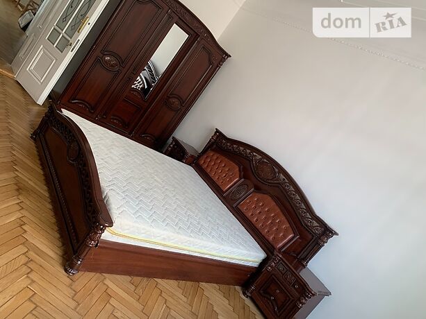 Продаж трикімнатної квартири в Чернівцях на вул. Університетська район Центр фото 1 Продаж трикімнатної квартири в Чернівцях на вул. Університетська район Центр фото 1