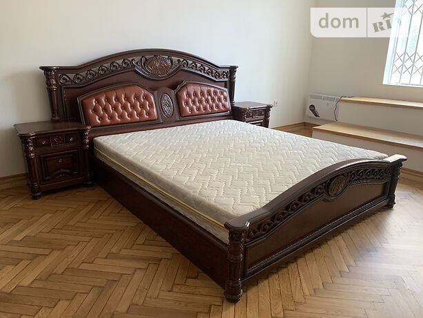 Продаж трикімнатної квартири в Чернівцях на вул. Університетська район Центр фото 1 Продаж трикімнатної квартири в Чернівцях на вул. Університетська район Центр фото 1