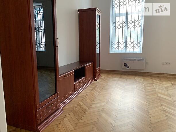 Продаж трикімнатної квартири в Чернівцях на вул. Університетська район Центр фото 1