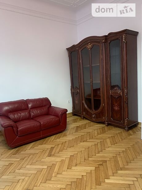 Продаж трикімнатної квартири в Чернівцях на вул. Університетська район Центр фото 1 Продаж трикімнатної квартири в Чернівцях на вул. Університетська район Центр фото 1