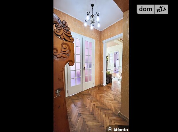 Продажа трехкомнатной квартиры в Черновцах, на ул. Хмельницкого Богдана 16, район Шевченковский фото 1 Продажа трехкомнатной квартиры в Черновцах, на ул. Хмельницкого Богдана 16, район Шевченковский фото 1