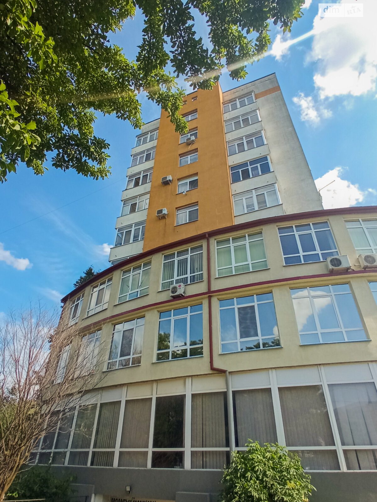 Продаж трикімнатної квартири в Чернівцях, на вул. Пилипа Орлика 2А, район Героїв Майдану фото 1 Продаж трикімнатної квартири в Чернівцях, на вул. Пилипа Орлика 2А, район Героїв Майдану фото 1